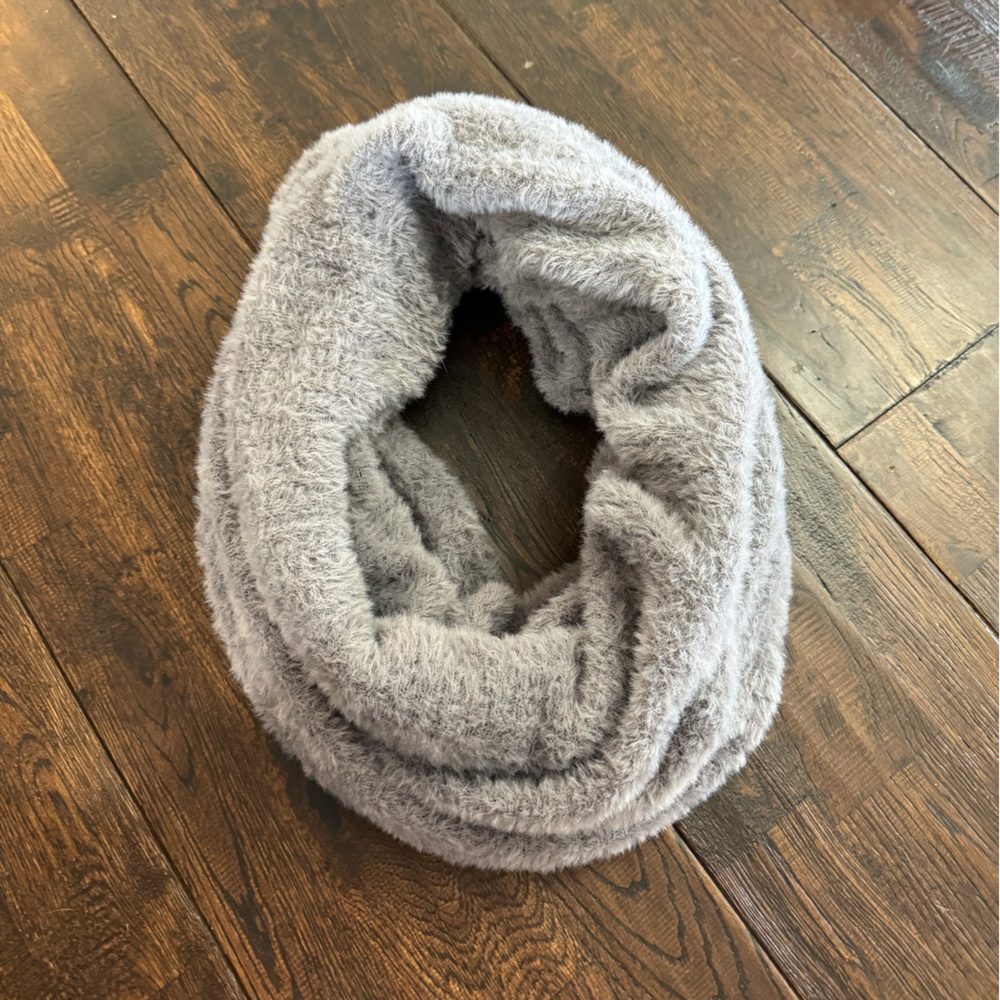 CALIA Cozy Gray Infinity Scarf